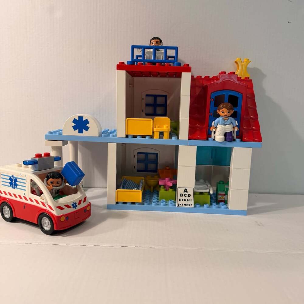Lego Duplo 5695 Doctor's Clinic Hospital Ambulance Set